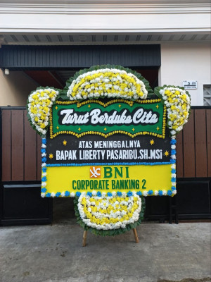 Papan Bunga Duka di Permata Kecubung